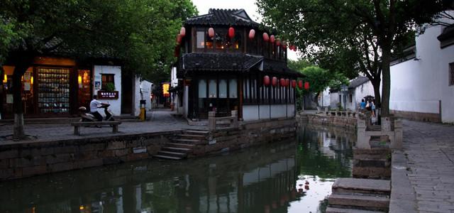 悬崖小屋逃生